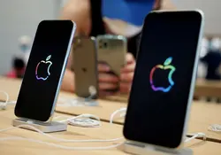 Empresas de electrónica en China, entre ellas las que fabrican iPhone y Macbook, interrumpieron su producción, debido a las estrictas medidas del gobierno. Foto: Reuters.