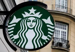 Vladimir Putin ya no podrá disfrutar de un delicioso café, debido a que la gran cadena de Starbucks ha decidido suspender de manera definitiva sus ventas en Rusia. Foto: Reuters 