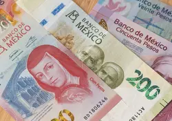 Billetes mexicanos de 100, 200, 50 y 20 pesos