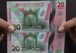 Dos nuevos billetes 20 pesos por el frente