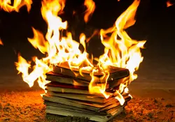 Libros en llamas sobre la tierra