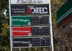 Letrero de Pemex con los precios de la gasolin a magna, premiuem y el diésel. 