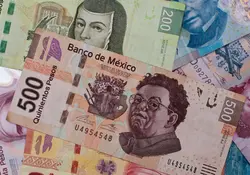 Billetes mexicanos de diferente denominación 