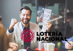 Hombre celebrando premio de Lotería Nacional.