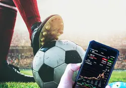 Balón de futbol, celular trading