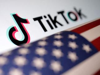 Logo de TikTok y bandera de EU 