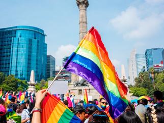 El Senado prohíbe de manera DEFINITIVA las terapias de conversión en México. Foto: iStock.