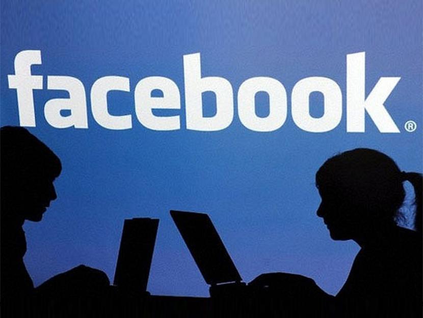 Según Facebook, 800 millones de usuarios de la red social están conectados a perfiles de personas famosas. Foto: Especial