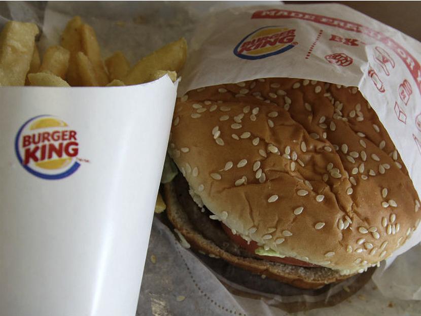 Burger King reportó ganancias por sobre lo esperado gracias a un aumento en las ventas comparables por la adición de nuevos menúes. Foto: AP
