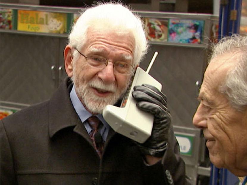 Martin Cooper realizó la primera llamada de celular en el mundo. Foto AP