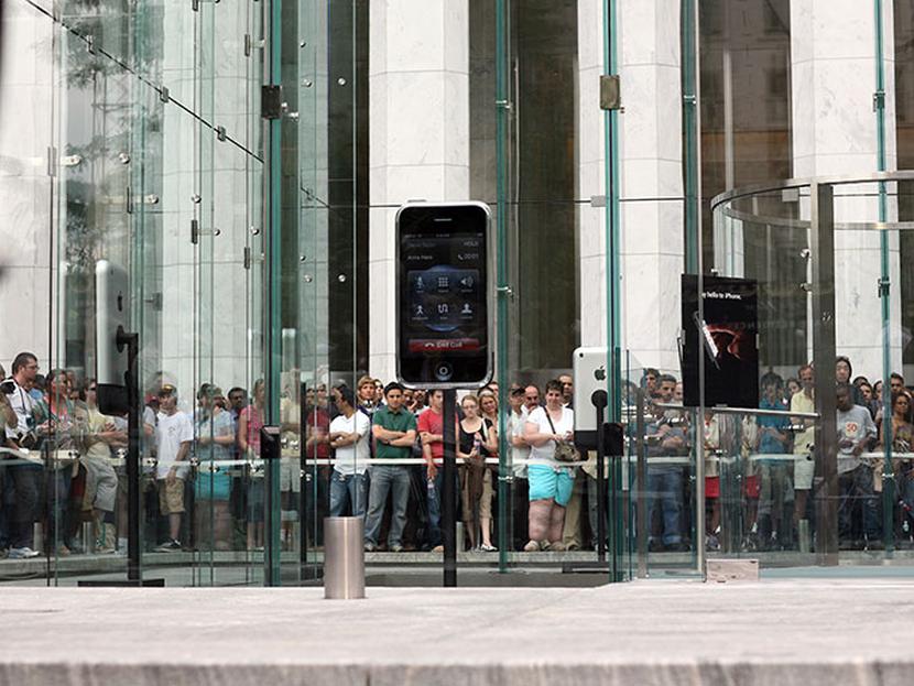 Los fans de Apple idearon ilustraciones del dispositivo, y días antes de que el iPhone finalmente aterrizara en las tiendas el 29 de junio del 2007. Foto: Getty
