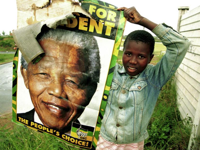 Uno de los más grandes retos de Mandela al asumir la presidencia de Sudáfrica era combatir el apartheid. Foto: Getty