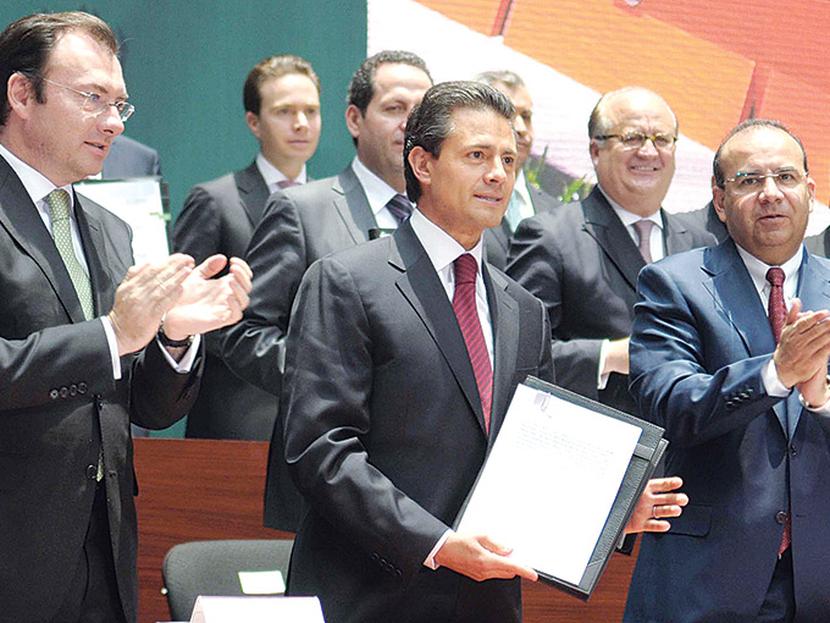 Ante mandatarios locales, líderes de organismos empresariales y centrales obreras, el presidente Peña Nieto dio inicio al Programa para la Formalización del Empleo 2013. Foto: Especial
