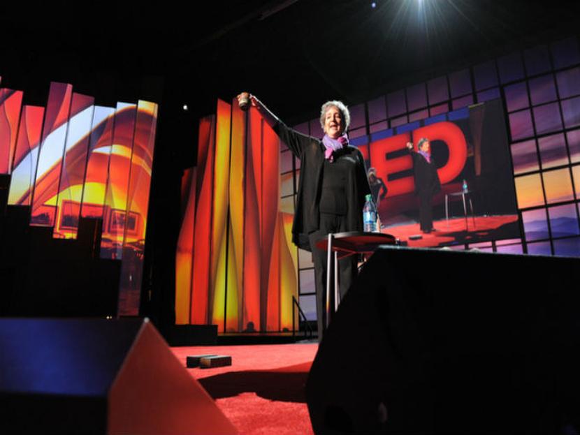 Julie Burstein en la TED Talk. Foto: TED