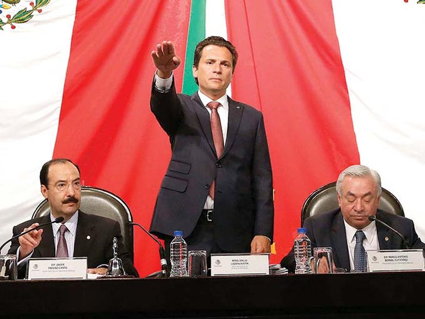 En su comparecencia en la Cámara de Diputados, el director de Pemex,  Emilio Lozoya, hizo un llamado para endurecer las leyes por el saqueo de combustibles. Foto: Notimex