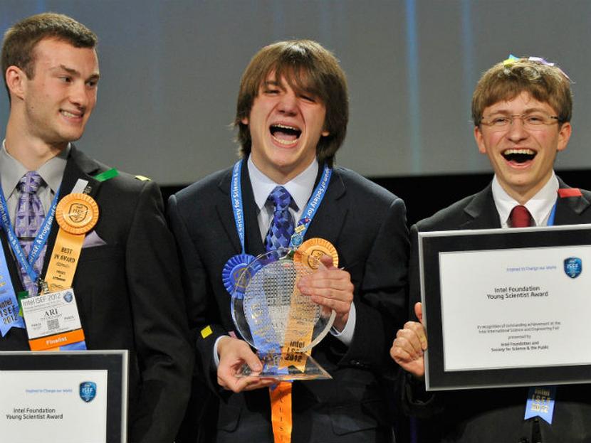 Jack Andraka además ganó el premio de ciencia que otorga Intel. Imagen: Especial.