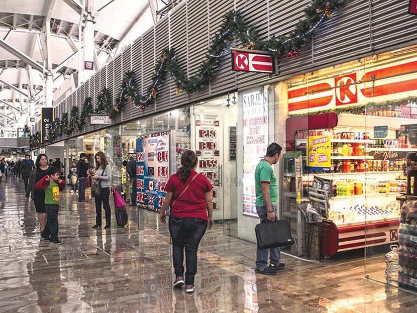 Según un sondeo realizado por Excélsior entre los locatarios de la Terminal 1, la renta más cara de los locales del AICM asciende a alrededor de 16 mil dólares.