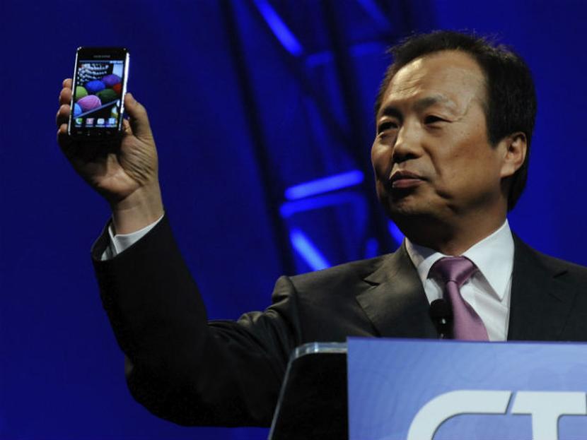 Shin, que ha liderado los negocios de móviles de Samsung desde el 2009, ha visto desde entonces el lanzamiento de sus dispositivos Galaxy que ayudaron a que la firma desplazara a Apple en el mercado. Foto: Getty