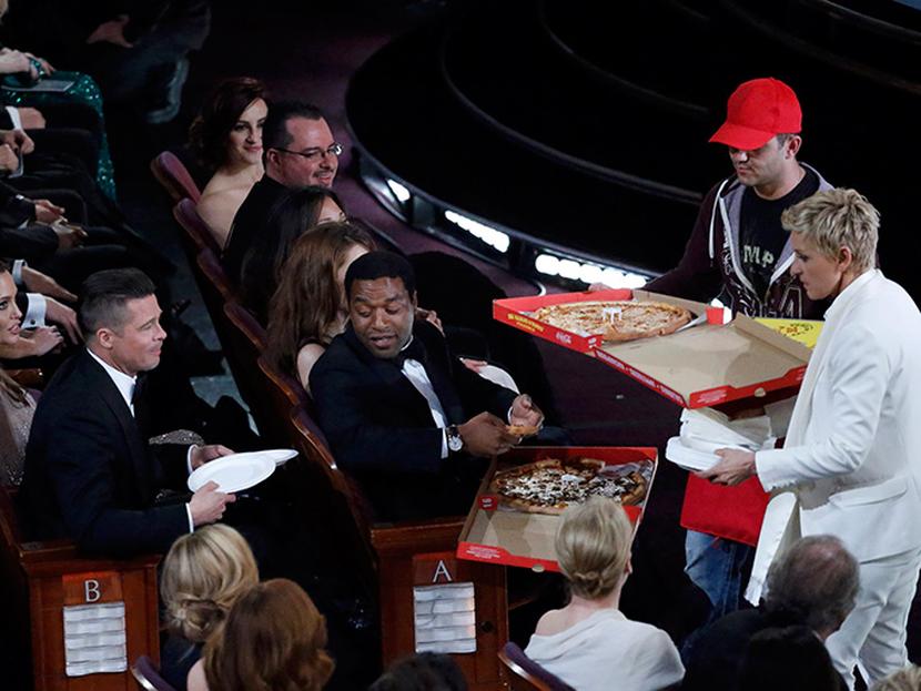 El repartidor de pizza obtuvo una propina de 1,000 dólares y asistió al show de Ellen Degeneres para platicar sobre su aparición y recibir el dinero. Foto: Reuters