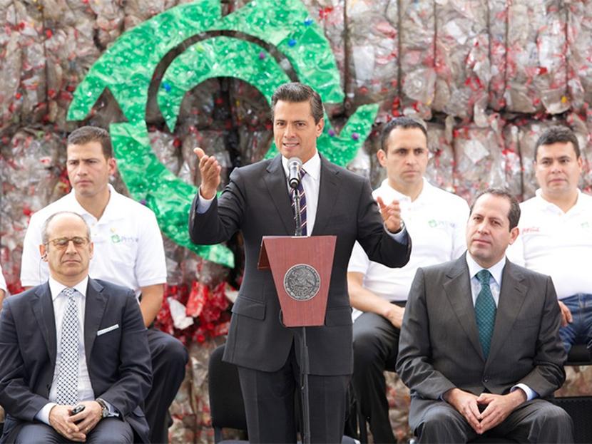 El presidente Enrique Peña Nieto encabezó la inauguración de una planta de reciclaje PET. Foto: Presidencia