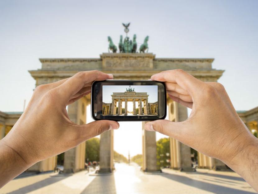 Cuando tomas una fotografía con tu celular, ¿qué es lo primero que haces? Foto: Thinkstock
