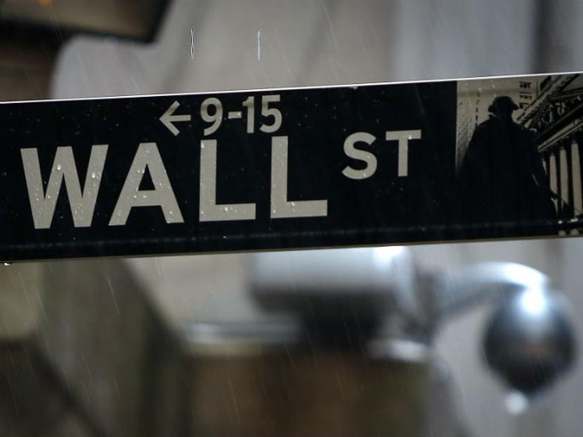 Las acciones caían este viernes en la apertura en la bolsa de Nueva York tras un nuevo récord registrado en la sesión anterior por el índice S&P 500. Foto: Archivo Excélsior