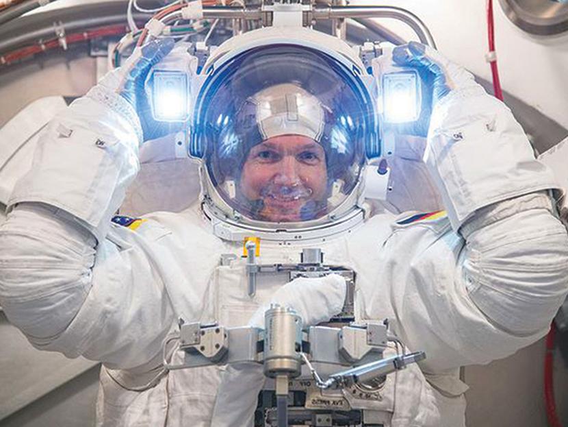 El astronauta alemán Alexander Gerst ha subido fotos a redes sociales sobre cómo se ve la  Tierra desde el espacio.Foto tomada de: www.facebook.com/ESAAlexGerst/timeline