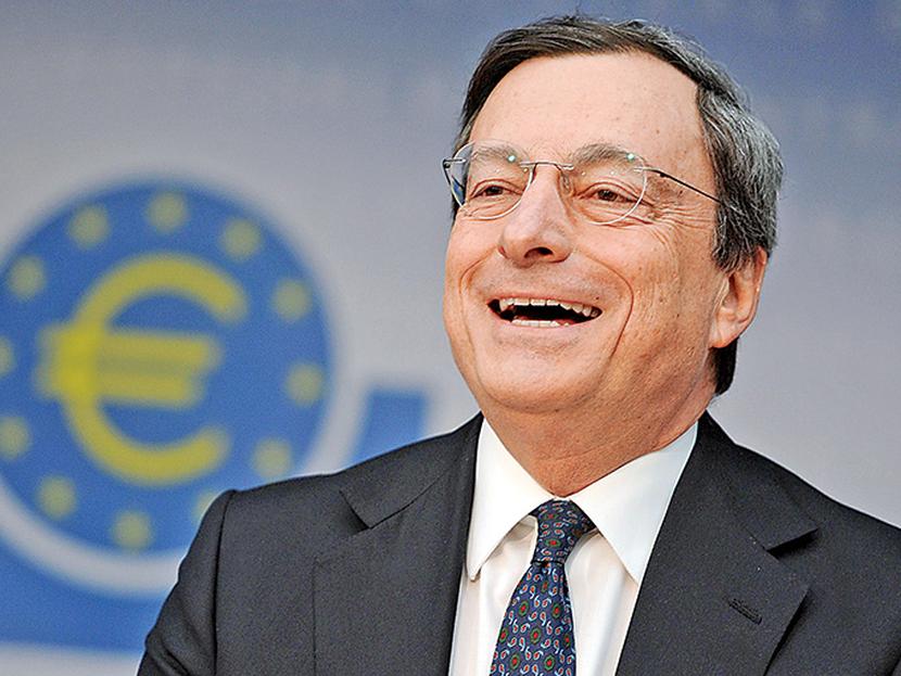 El viernes el Banco Central Europeo, presidido por Mario Draghi, mantuvo su tasa de referencia en 0.15 por ciento, su mínimo histórico. Foto:  AFP