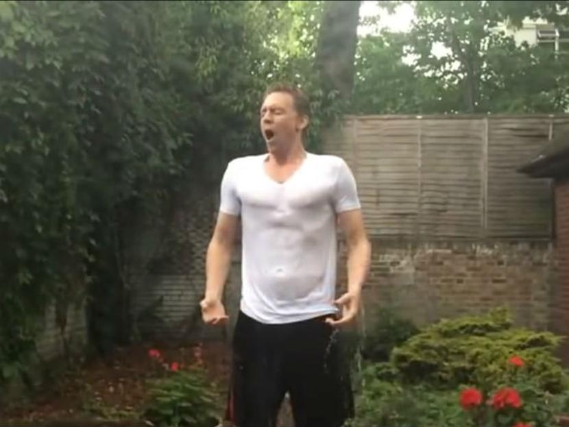 El actor Tom Hiddleston se unió al reto. Foto: YouTube