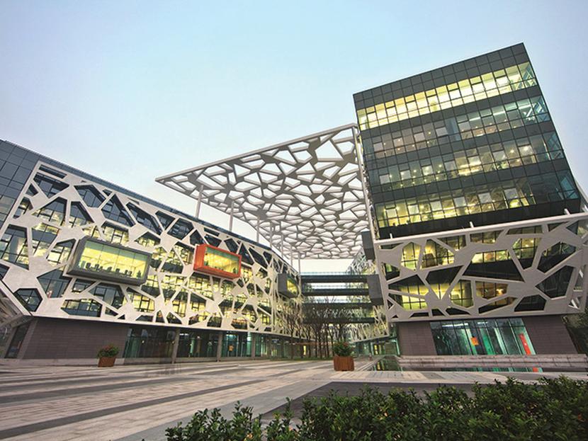 El edificio sede de Alibaba está en la ciudad china de Hangzhou, donde ocupa una superficie de 150 mil metros cuadrados y puede alojar a nueve mil empleados. Foto:  Cortesía Alibaba