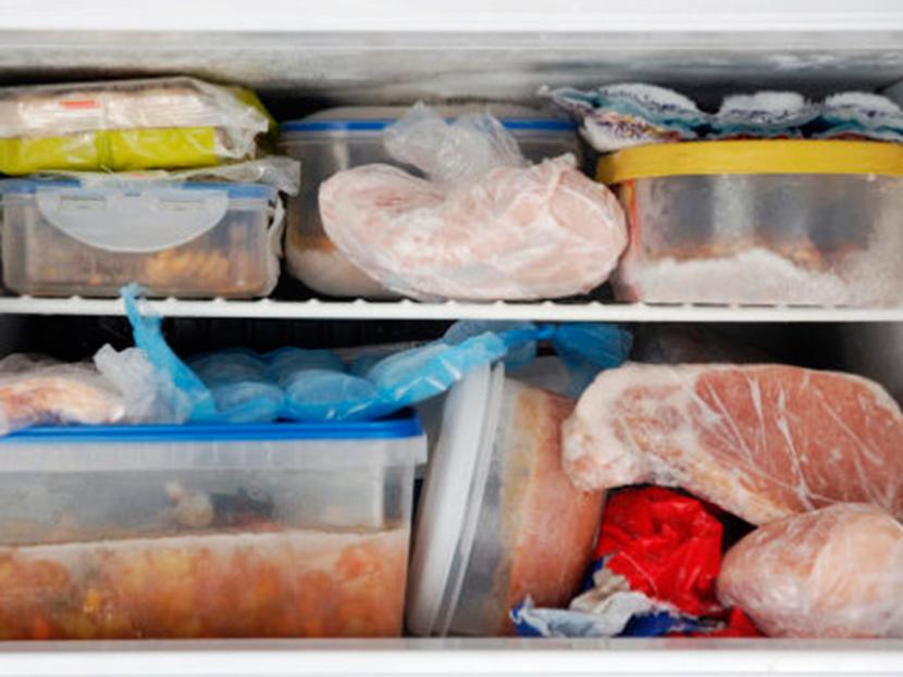 Cuáles son los alimentos que definitivamente debes dejar afuera del congelador. Foto: Getty