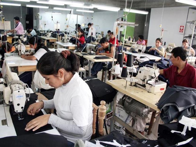 El mayor dinamismo del sector manufacturero se observa en el número de obreros contratados. Foto: Especial.