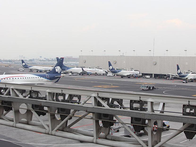 El AICM detalló que las compañías aéreas nacionales y extranjeras han reprogramado sus itinerarios de vuelo con anticipación. Foto: Cuartoscuro