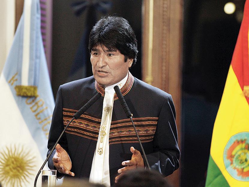 En Bolivia el presidente Evo Morales fue reelecto para un segundo periodo de cuatro años hace unos días. Su creciente popularidad obedece más a su acercamiento  a la ortodoxia económica y al haberse reconciliado con los capitalistas locales que a su discurso anti estadunidense y nacionalista, que le reditúa políticamente.  Foto: AP