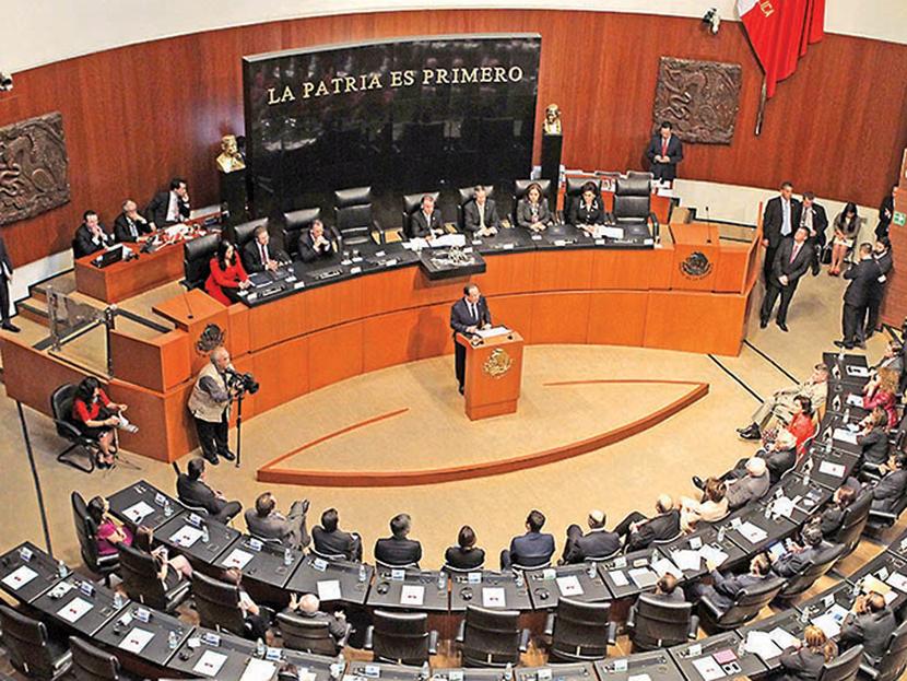 El dictamen aprobado ayer por el pleno del Senado establece que Pemex y CFE son empresas productivas. Foto: Mateo Reyes Arellano/Archivo