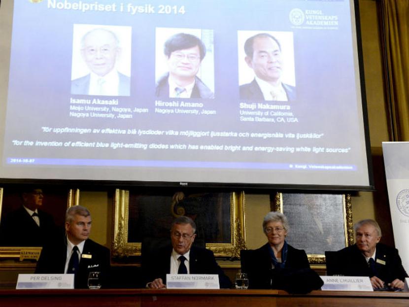 Los japoneses Isamu Akasaki, Hiroshi Amano y Shuji Nakamura, este último nacionalizado estadunidense, han sido distinguidos hoy con el Premio Nobel de Física 2014. Foto: Reuters