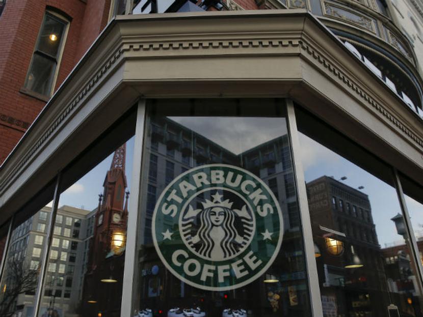 La tarjeta especial 'Starbucks for Life' permitirá obtener una bebida o alimento gratis a diario durante 30 años. Foto: Getty