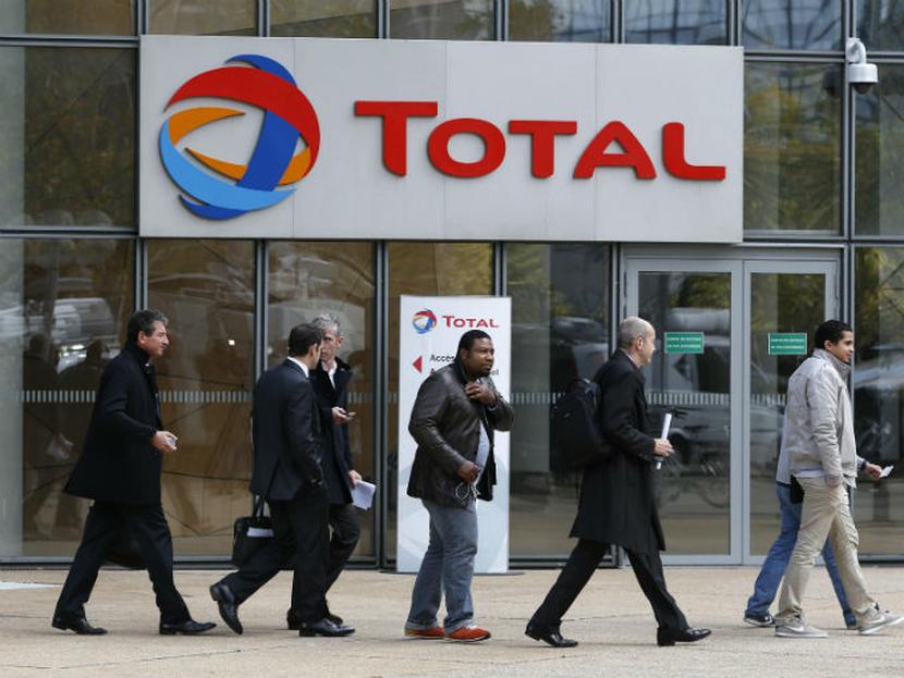 Total SA es la segunda mayor compañía francesa que cotiza en la bolsa con un valor de mercado de 102,000 millones de euros y el cuarto mayor grupo petrolero y gasífero de Occidente, detrás de Exxon, Royal Dutch Shell y Chevron. Foto: Reuters