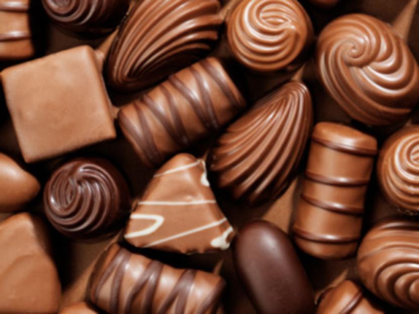 El chocolate negro con al menos el 70% de cacao. El cacao da un impulso instantáneo en el estado de ánimo y la concentración, y ayuda a mejorar el flujo de sangre al cerebro mediante la relajación de los vasos sanguíneos. Foto: Thinkstockphotos