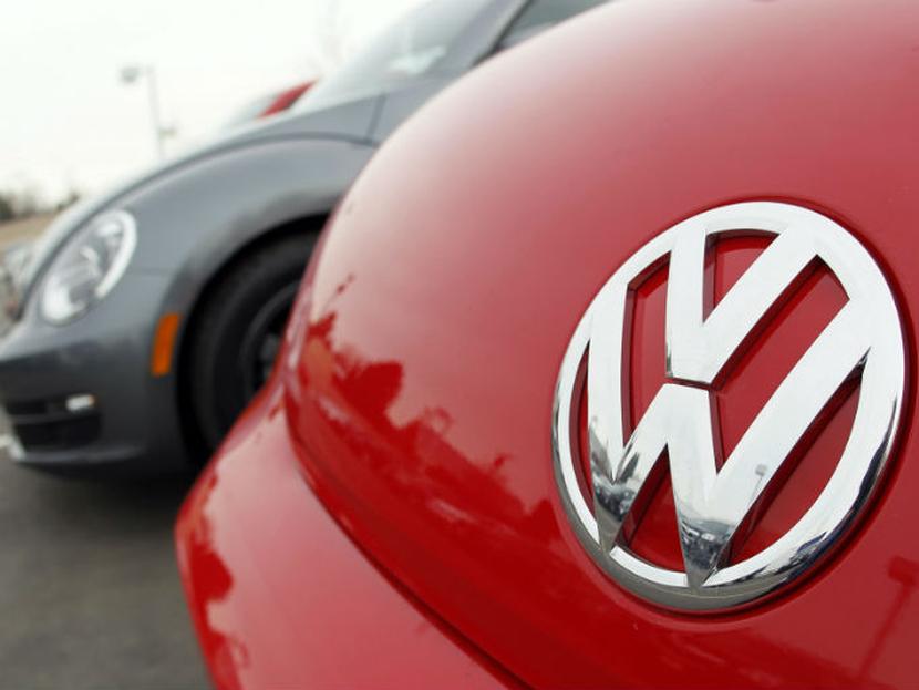 VW retiró modelos utomóviles Jetta y Beetle para reparar un problema que puede causar fallas en la suspensión trasera en caso de choque. Foto: AP