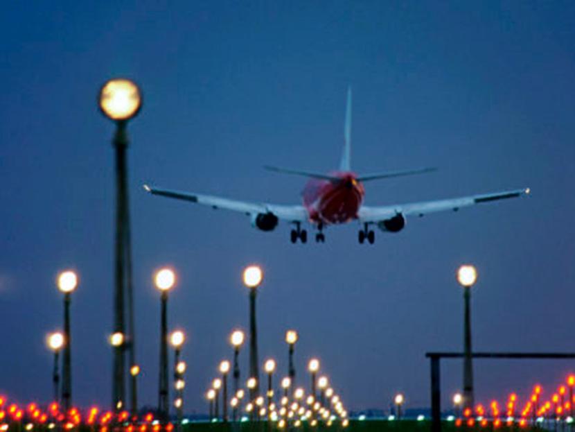 La IATA también estima que tras el ajuste por inflación, el precio promedio de las tarifas aéreas para pasajeros en vuelos de ida y vuelta caigan hasta 5.1 por ciento en 2014. Foto: Getty