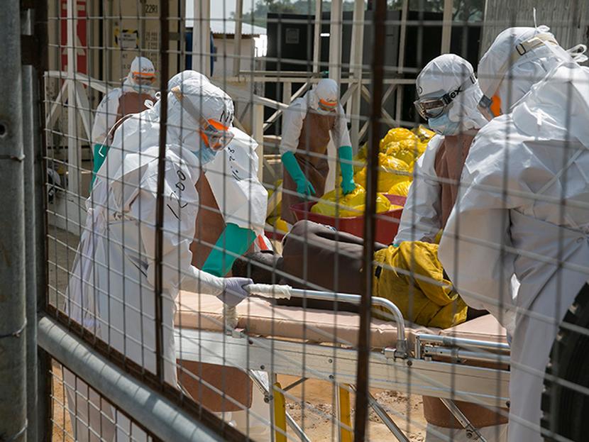 El virus todavía se está propagando intensamente en Sierra Leona, especialmente en el norte y el oeste del país, con 315 casos nuevos reportados en la ex colonia británica. Foto: Reuters