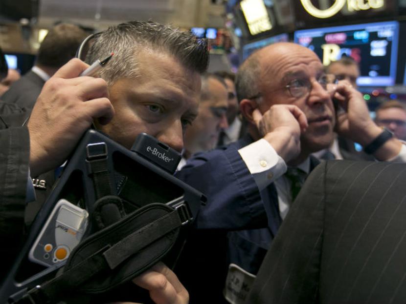 Las acciones estadounidenses cayeron este martes por tercera sesión seguida. Foto: AP