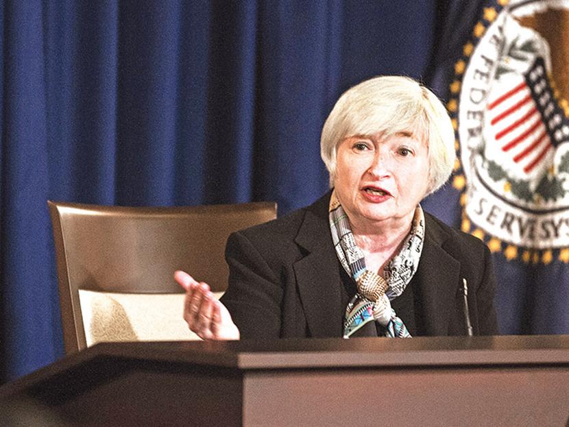 La presidenta de la Reserva Federal de Estados Unidos, Janet Yellen, ha mantenido una política de bajas tasas de interés  para promover el crecimiento económico, sin embargo todo indica que esa estrategia terminará a mediados de este año.  Foto: New York Times