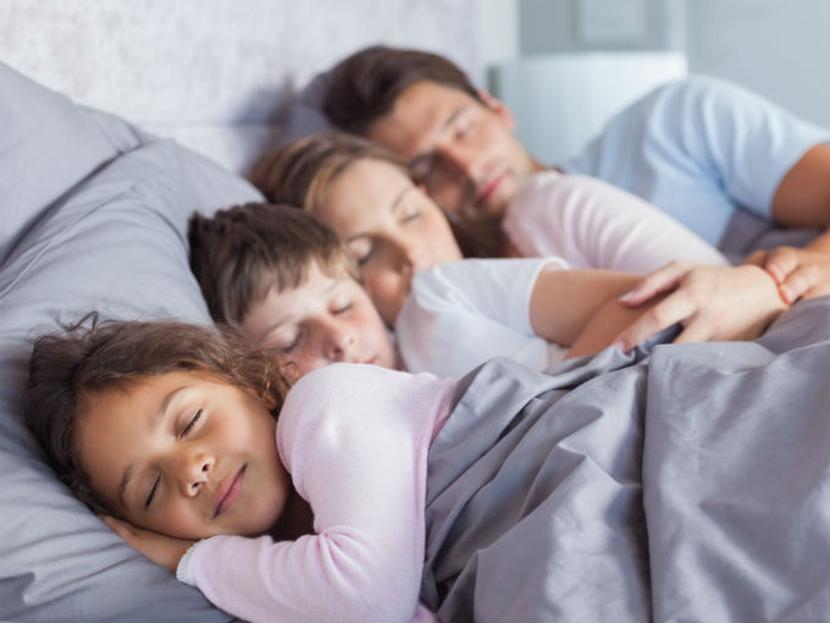 Investigadores han descubierto que es más probable que quienes duermen en habitaciones frías presenten un aumento en su presión arterial. Foto: Thinkstock