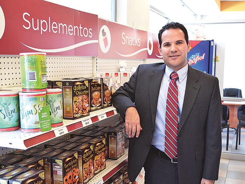 Javier Lozano, director y fundador de Clínicas del Azúcar, ofrece productos y consultas médicas en sus cinco sucursales en Nuevo León. Foto: Cortesía