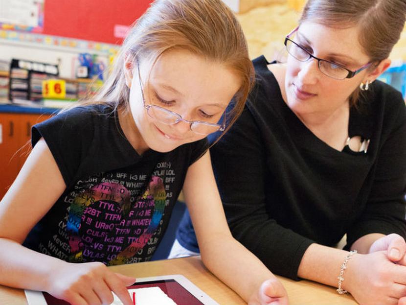 Diversas empresas y emprendedores tecnológicos comentaron la forma en que maestros, padres y niños pueden incorporar las nuevas tecnologías a la educación. Foto: Apple Educación