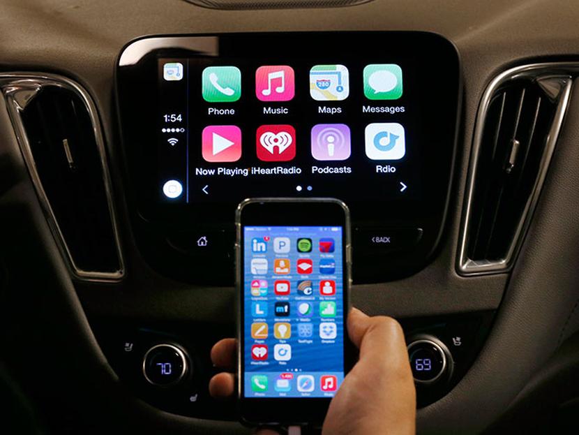 En 2016, GM ofrecerá CarPlay o Android Auto en 14 de sus modelos. Foto AP