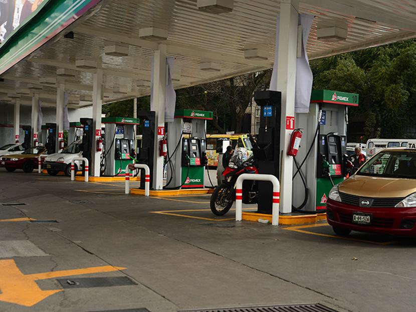 Del total de gasolinas que se consumen en el país, 81 por ciento corresponde a la del tipo Pemex Magna y el restante 19 por ciento a Pemex Premium. Foto: Archivo Cuartoscuro