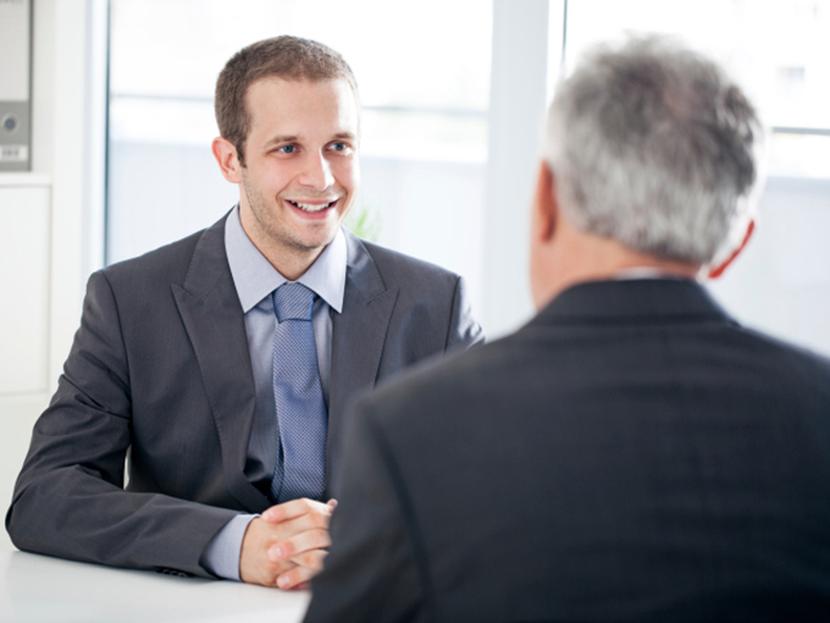 En una entrevista de trabajo no sólo debe entrevistar quién busca un empleado, sino también quien quiere serlo, por lo que debe convertirse en una conversación en la cual es válido preguntar. Foto: Thinkstock